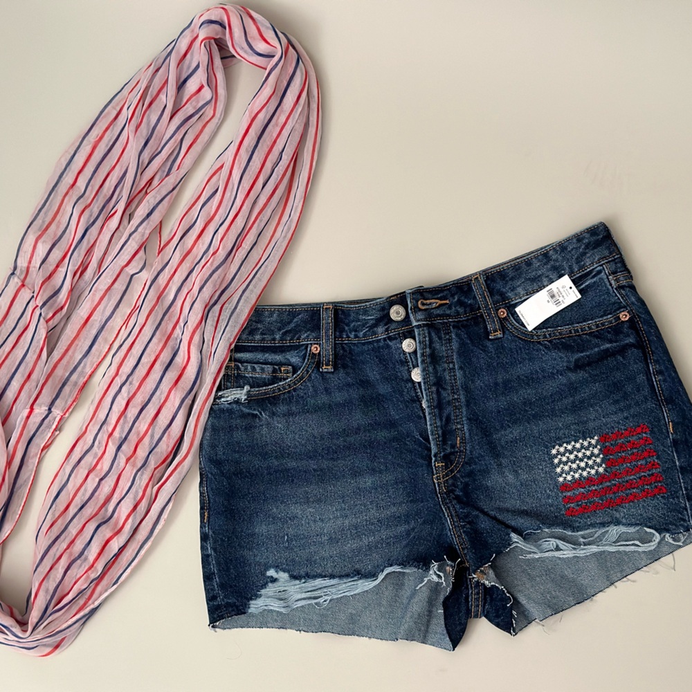 Old navy American flag embroidered cut off shorts size 10 nwt 4th of July